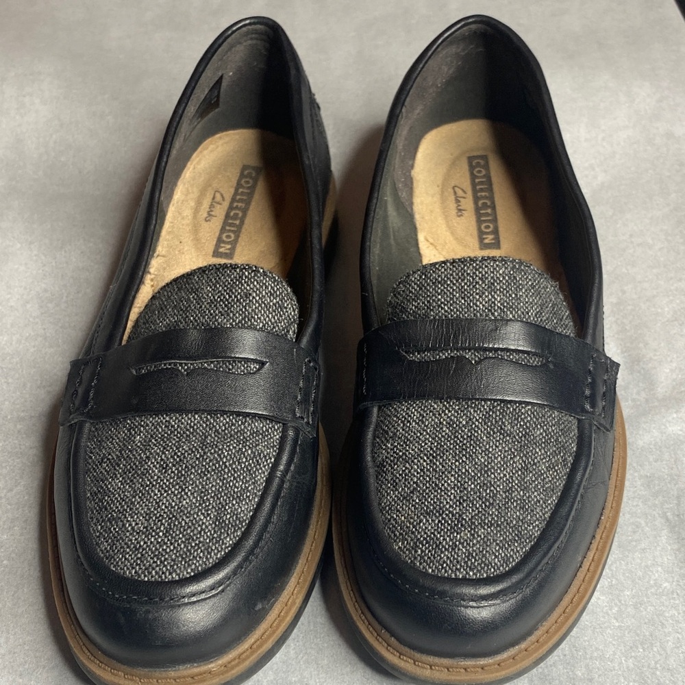 Clarks Women's Black and Gray Loafers